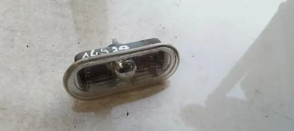 Volkswagen Golf III Front fender indicator light