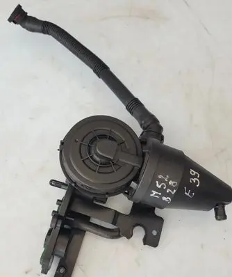 BMW 5 E39 Oil breather separator 