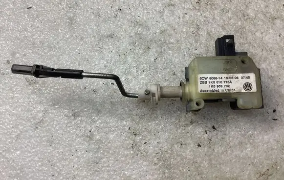 Volkswagen Jetta V Fuel tank cap lock motor 1K5810773A 1K5959782