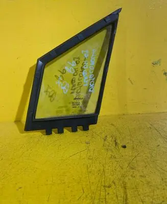 Toyota Corolla Verso AR10 Front triangle window/glass RZ5R11P2K4