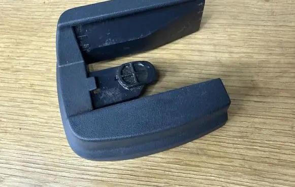 Volvo XC90 Front driver seat rail trim 30662552