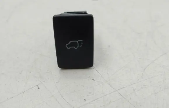 Toyota RAV 4 (XA40) Tailgate/boot open switch button 15B116