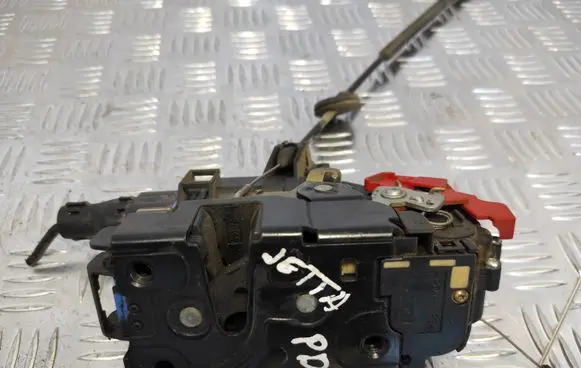 Volkswagen Jetta V Front door lock 3D1837016