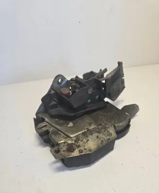 BMW 5 E39 Rear door lock 8138927