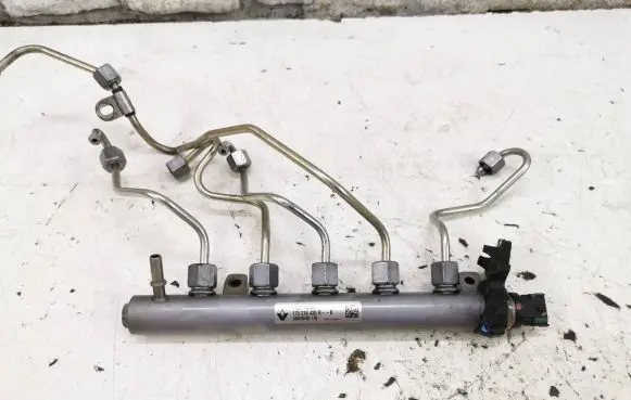 Renault Megane III Fuel main line pipe 8201044829 1308700105 175216420R