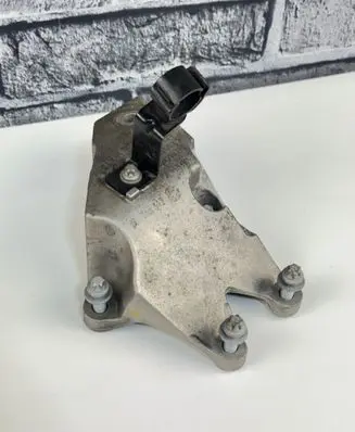 BMW 5 G30 G31 Engine mounting bracket 6864593