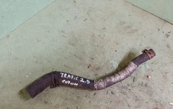 Renault Trafic II (X83) Engine coolant pipe/hose