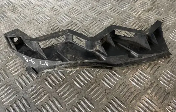 Volkswagen PASSAT B6 Front bumper mounting bracket