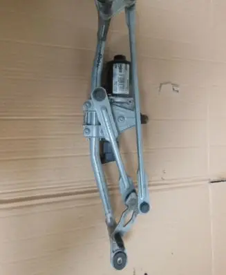 Fiat 500L Front wiper linkage and motor W000035841
