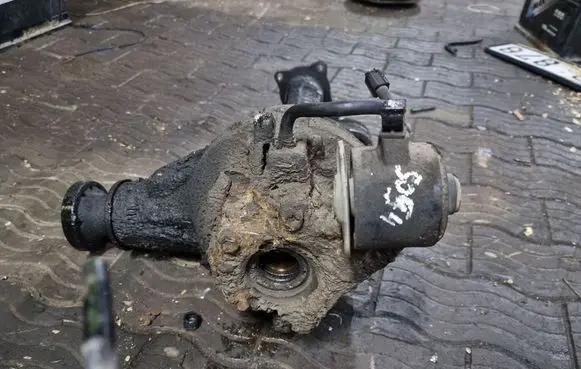 Suzuki Grand Vitara II Front differential 