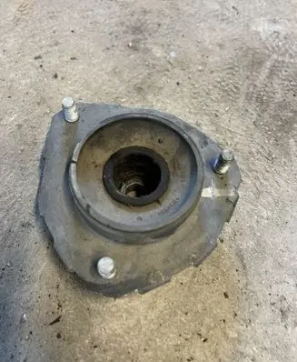 Toyota Avensis T220 Front upper strut mount 