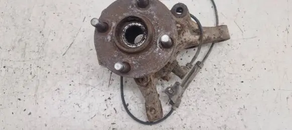 Toyota Corolla Verso E121 Front wheel hub