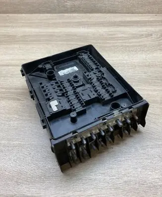 Volkswagen Golf V Fuse module 1K0937125A