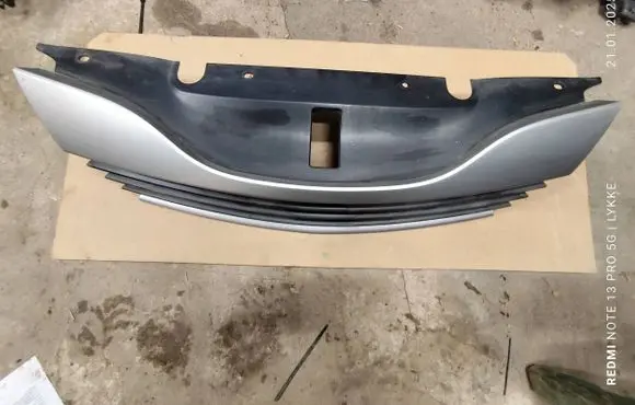 Renault Laguna II Front grill 8200012581