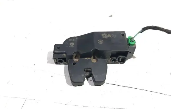 Peugeot 307 Loading door lock 9652301980