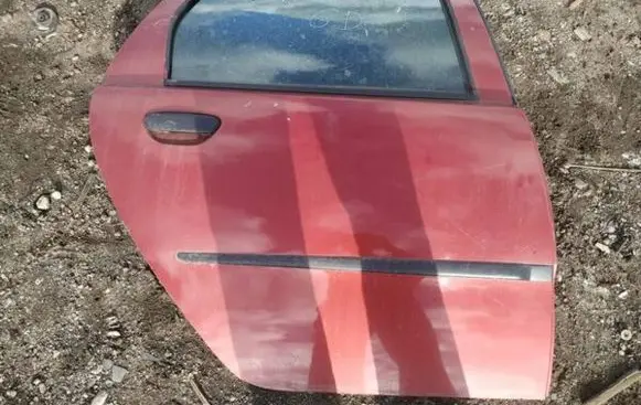 Fiat Punto (188) Rear door raudonos