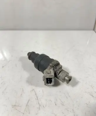 Audi A6 S6 C4 4A Fuel injector 078133551N