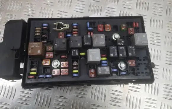 Opel Insignia A Fuse box set 529050199