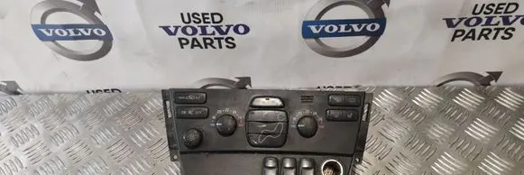 Volvo S60 Climate control unit 8697140