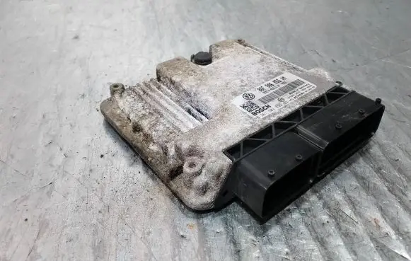 Volkswagen PASSAT B6 Engine control unit/module ECU