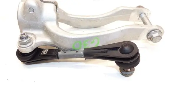 BMW 5 G30 G31 Engine mount bracket 6865929