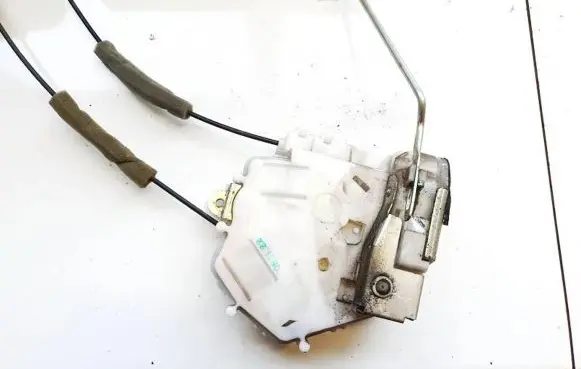 Honda FR-V Front door lock