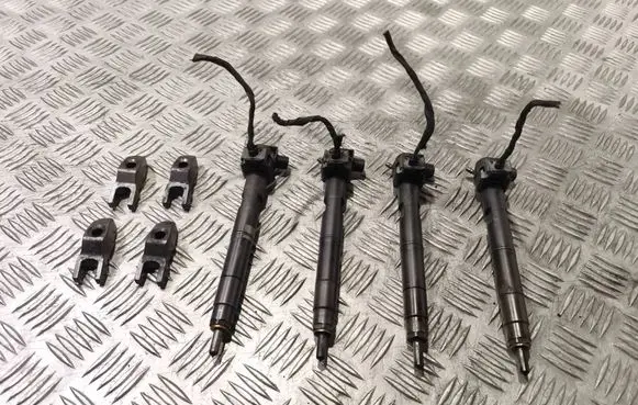 Hyundai i20 (PB PBT) Fuel injectors set 338002a780 110715 1221ge15r31