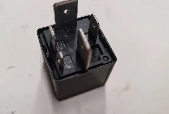 Volkswagen PASSAT B6 Other relay 3D0951253A
