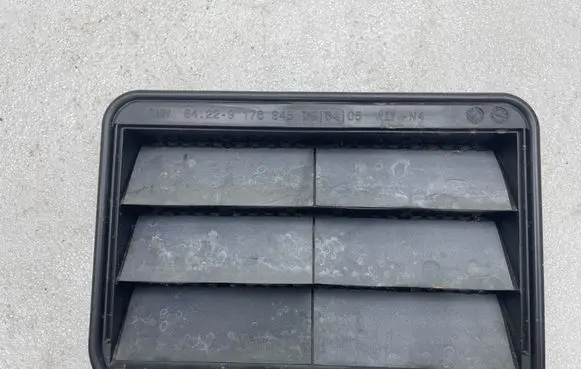 BMW i4 Quarter panel pressure vent 60829010