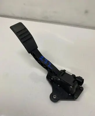 Ford Mustang V Accelerator throttle pedal 6R3A9F836AA