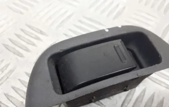 Peugeot 107 Electric window control switch 74232-0H010