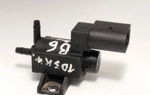 Volkswagen PASSAT B6 Starter motor/solenoid 037906283D
