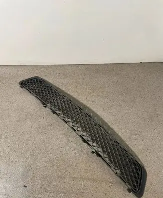 Mercedes-Benz E W212 Front bumper lower grill A2128850523
