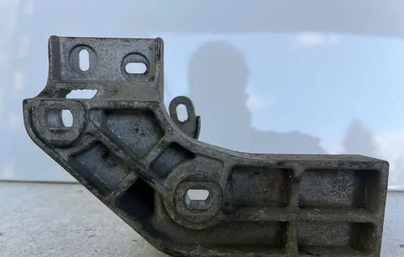 Volvo S40, V40 Engine mounting bracket 8200157461