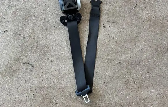 BMW X6 E71 Front seatbelt 7161041