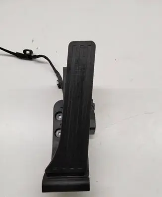 Mercedes-Benz C W204 Accelerator throttle pedal A2043000004