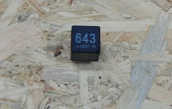 Volkswagen Multivan T5 Other relay 8K0951253 V23136B6X72