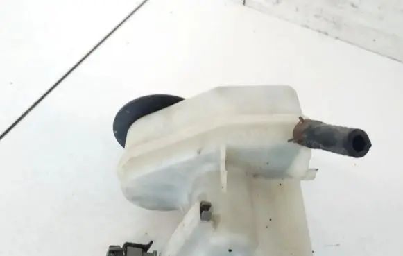Brake fluid reservoir