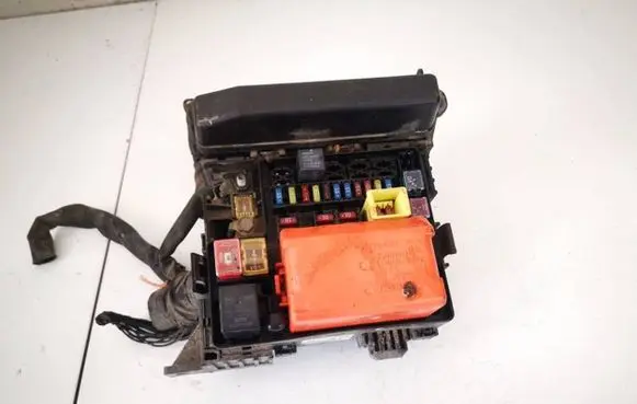 Mitsubishi Lancer Fuse box set mn141184 110600-0040