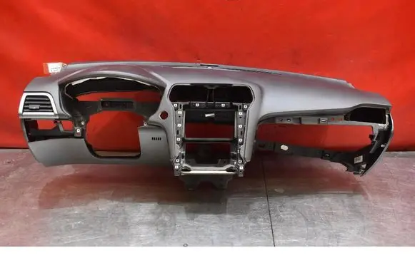 Ford Mondeo MK I Dashboard