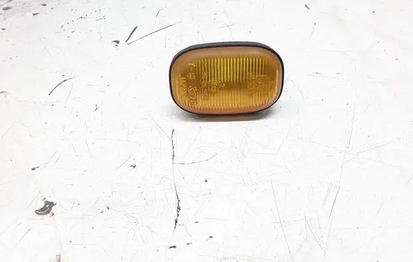 Toyota Avensis Verso Front fender indicator light