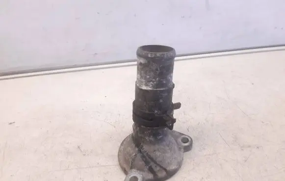 Nissan Navara D40 Thermostat housing 