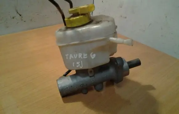 Volkswagen Touareg I Master brake cylinder 03339005512