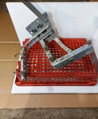 Audi A8 S8 D2 4D Fender mounting bracket 4D0821138A