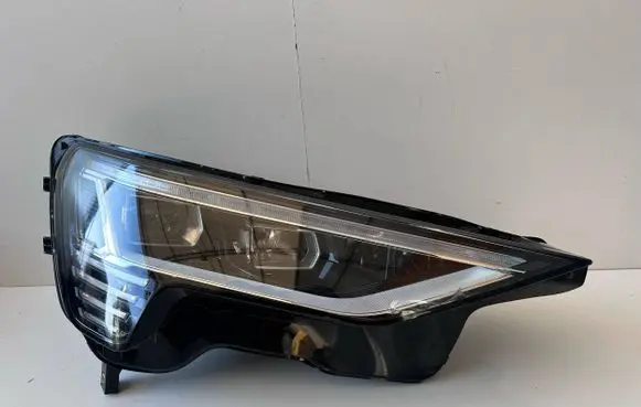 Audi e-tron Headlight/headlamp 4KE941782D