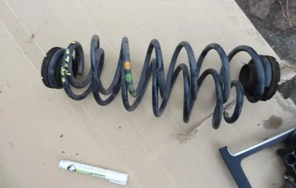 Volkswagen Polo V 6R Rear coil spring 