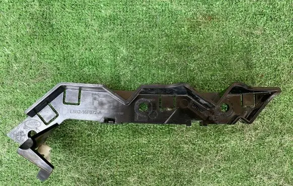 Land Rover Defender Front bumper mounting bracket L8B216F072A