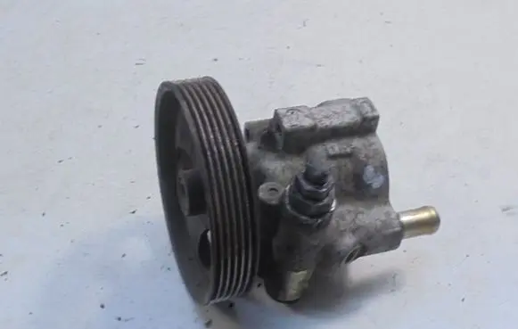 Renault Laguna II Power steering pump 8200054528