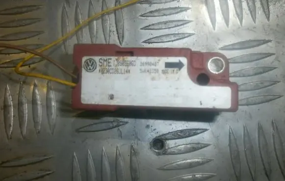 Volkswagen Golf IV Airbag deployment crash/impact sensor 1J0909606D