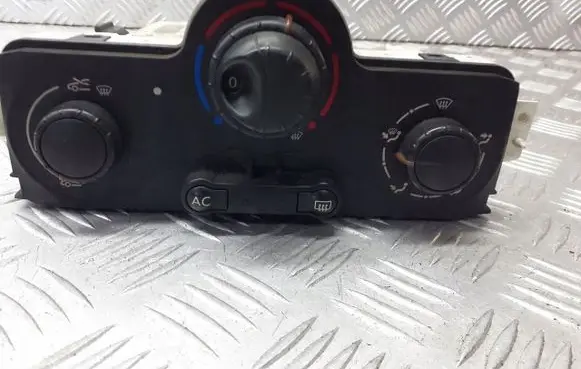 Renault Megane II Interior fan control switch F666445V